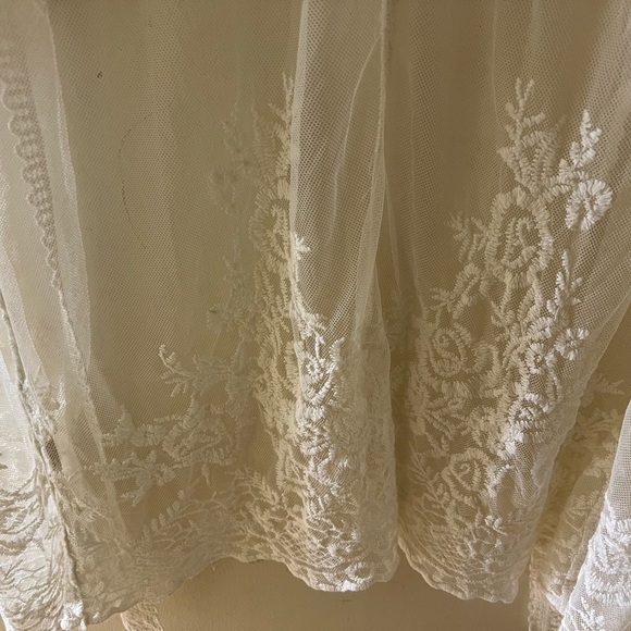 Gorgeous ivory lace duster - Picture 5 of 9